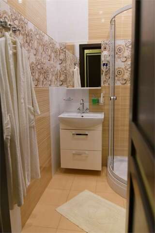 Гостиница Элион Балаково Полулюкс 2-х местный (одна двуспальная  кровать) DBL-1